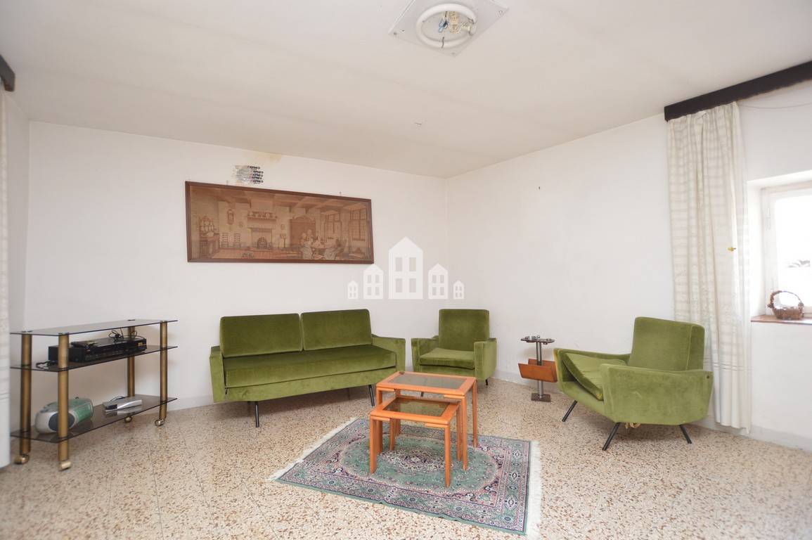 Casa semindipendente in vendita a Val di Chy, Lugnacco