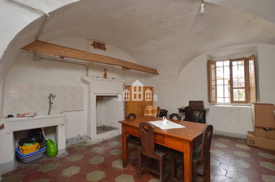 Casa semindipendente in vendita a Val di Chy, Lugnacco