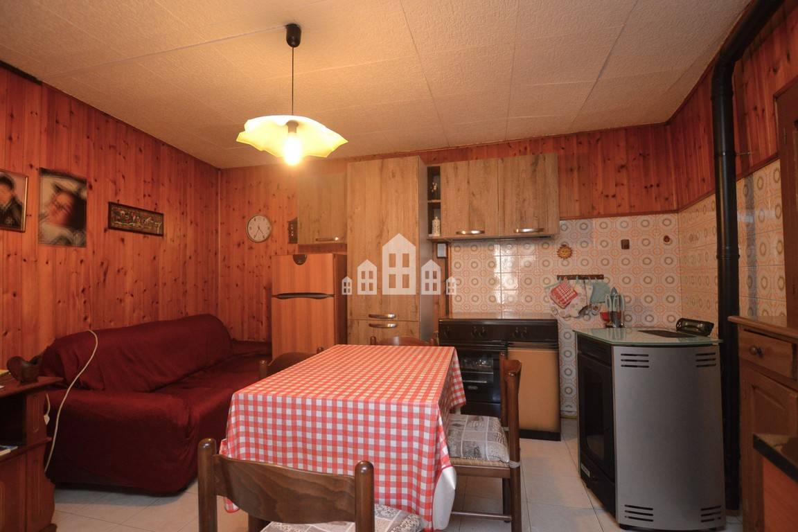 Casa semindipendente in vendita a Val di Chy, Lugnacco