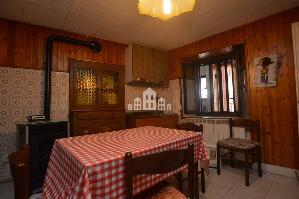 Casa semindipendente in vendita a Val di Chy, Lugnacco