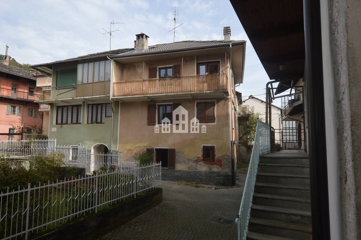 Casa semindipendente in vendita a Rueglio