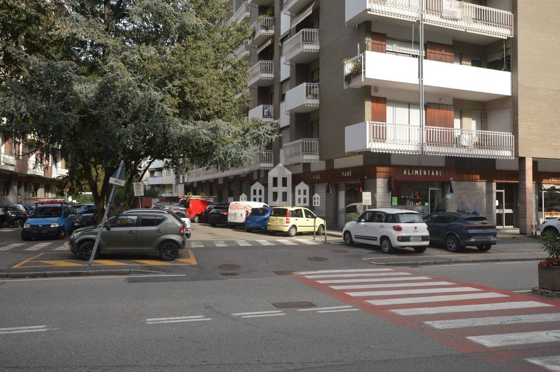 Locale commerciale in vendita a Banchette