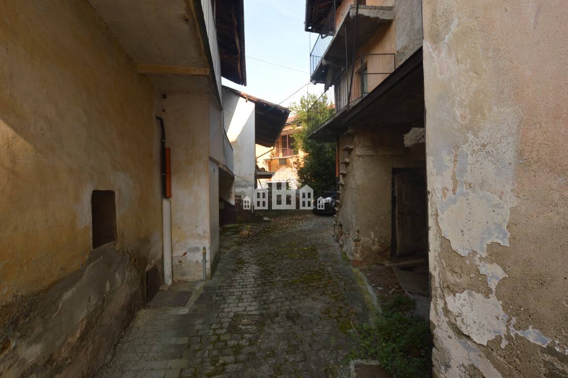 Casa semindipendente in vendita a Val di Chy, Lugnacco