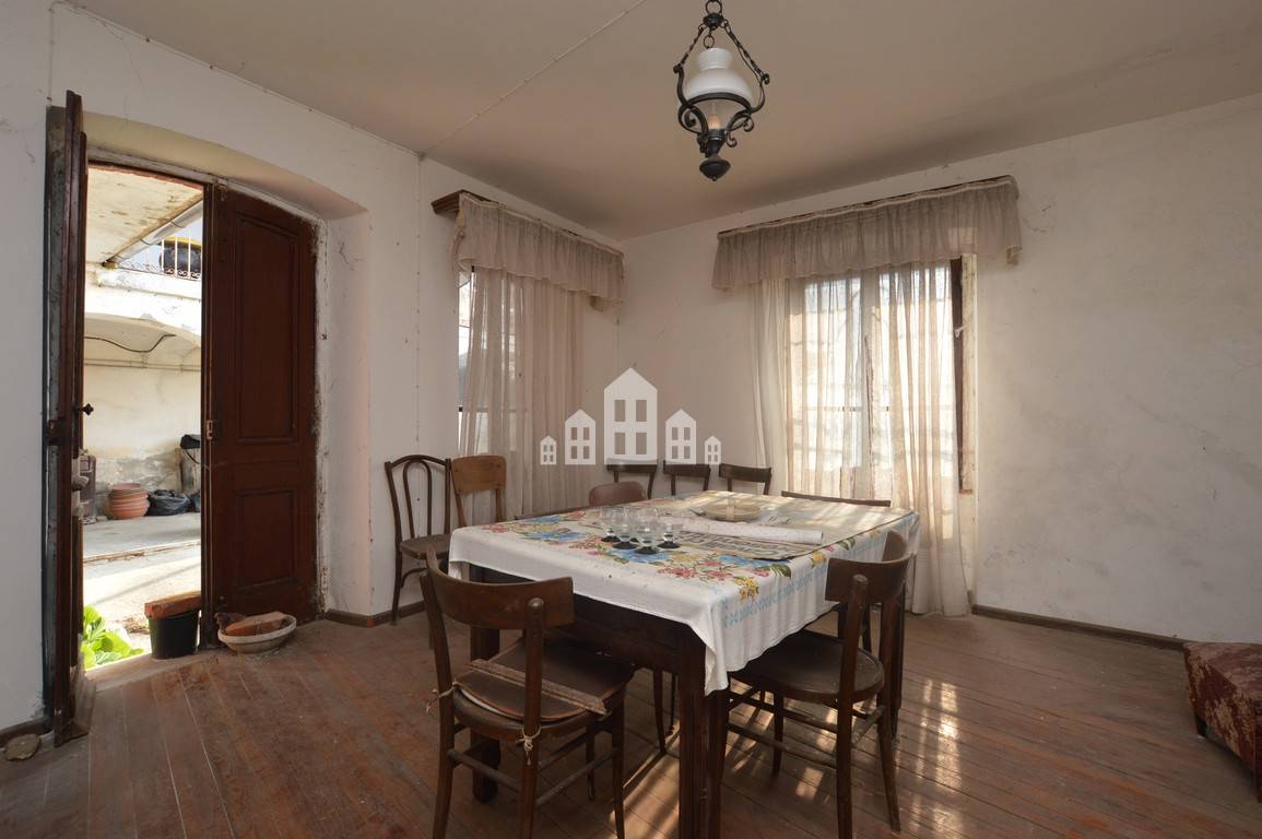 Casa semindipendente in vendita a Val di Chy, Lugnacco