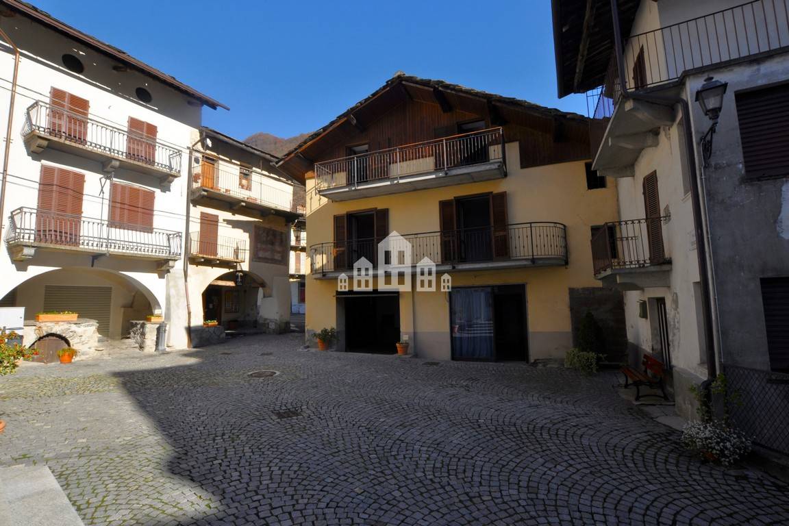 Casa semindipendente in vendita a Sparone