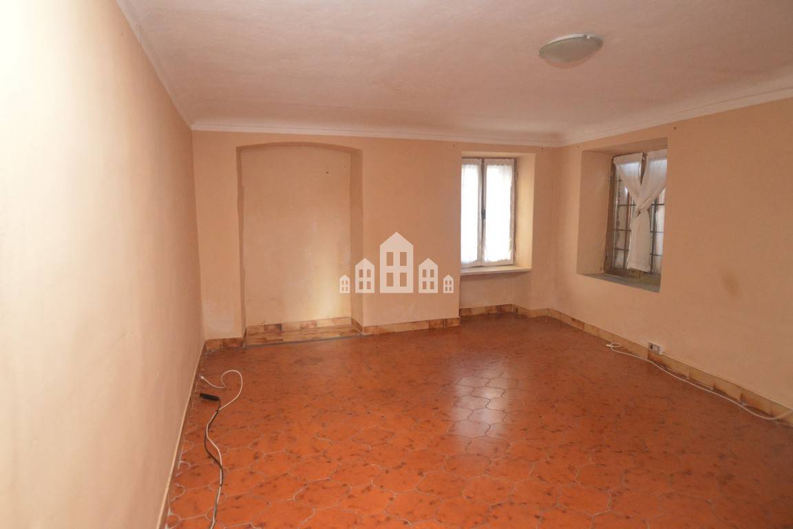 Casa semindipendente in vendita a Castelnuovo Nigra, Villa Castelnuovo