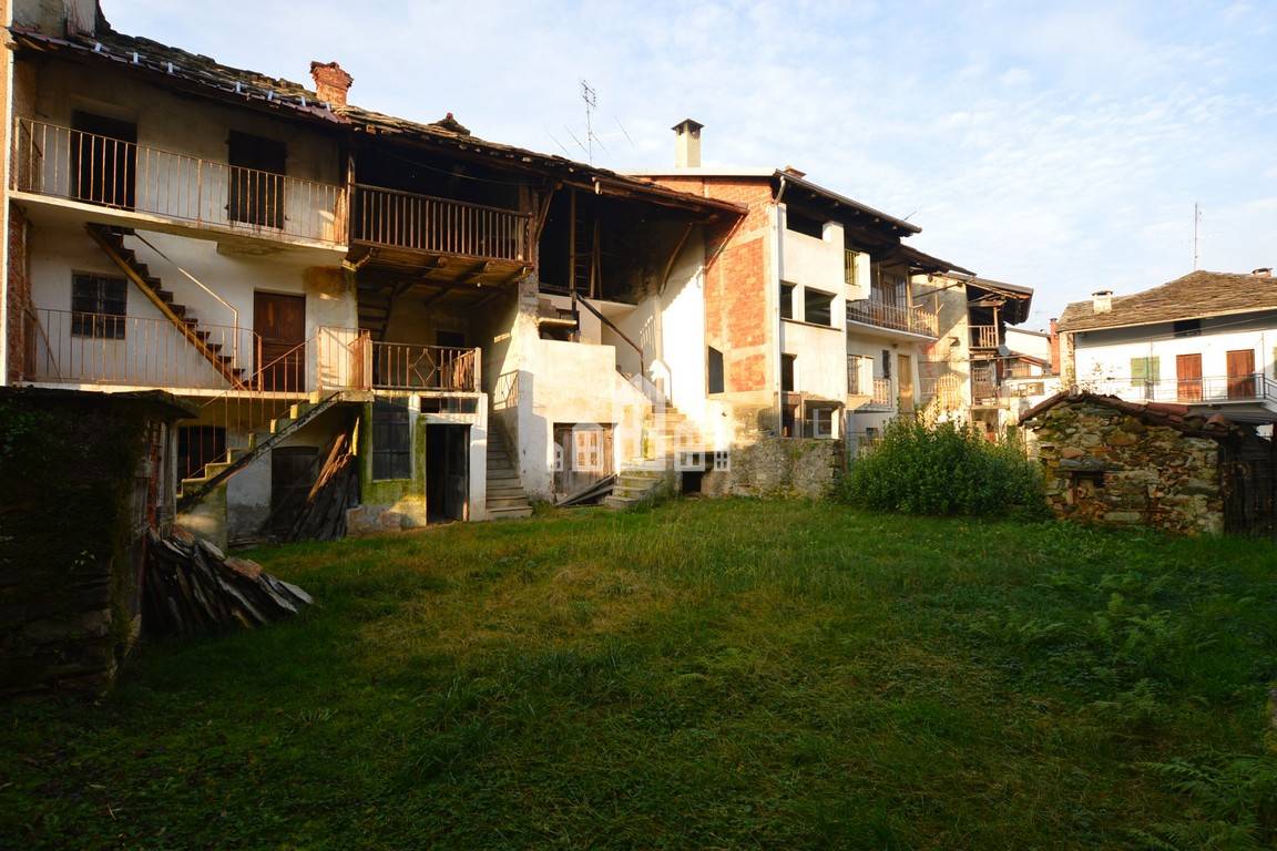 Casa semindipendente in vendita a Rueglio