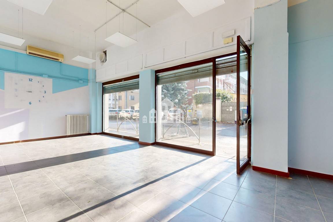 Locale commerciale in vendita a Rivarolo Canavese