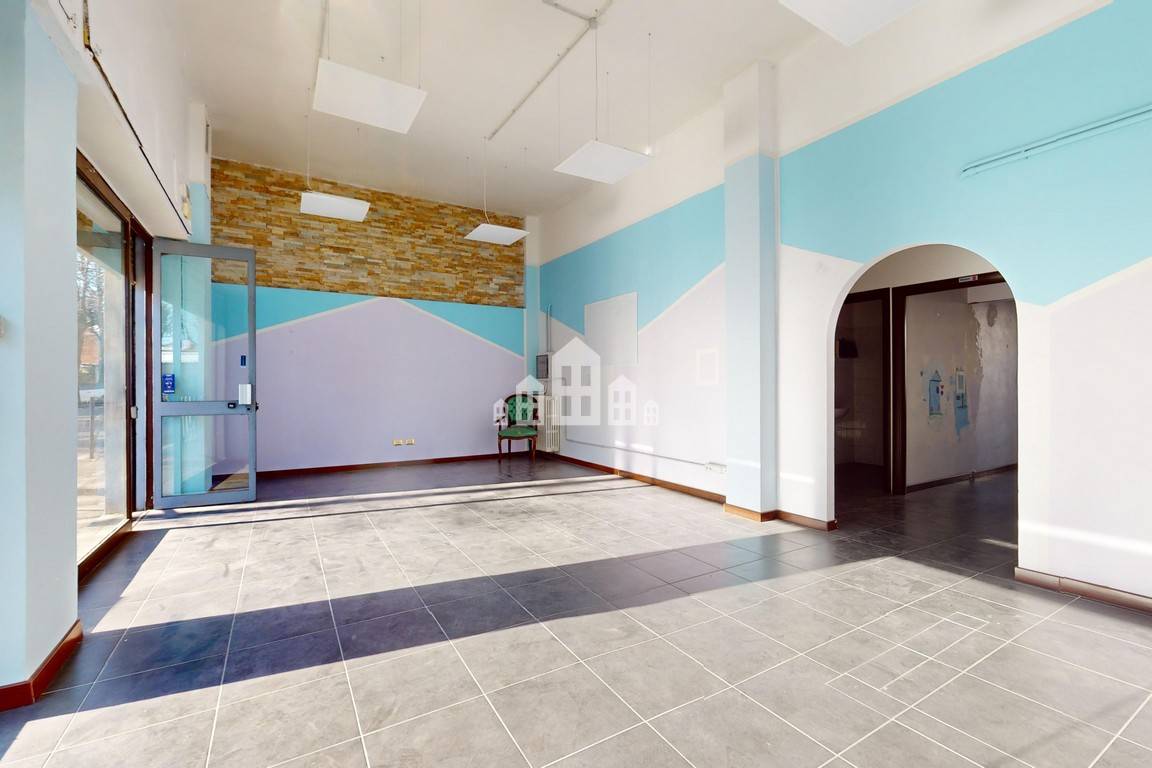 Locale commerciale in vendita a Rivarolo Canavese