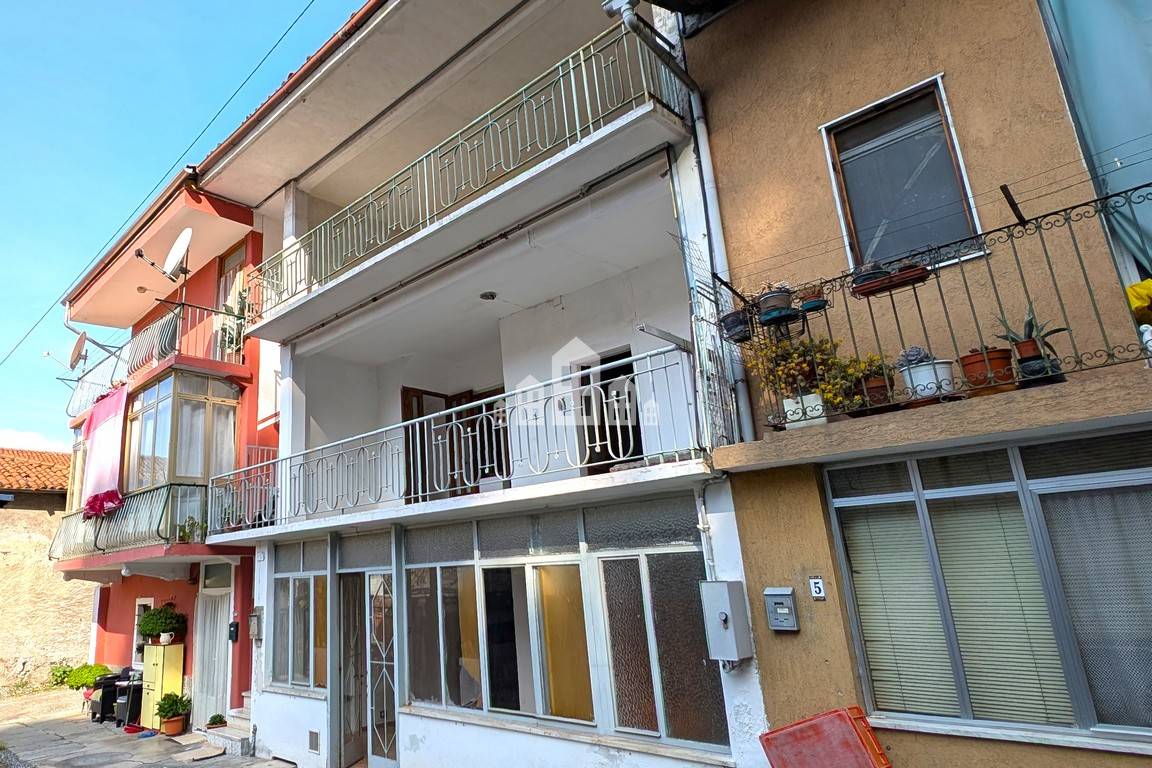 Casa semindipendente in vendita a Montalto Dora