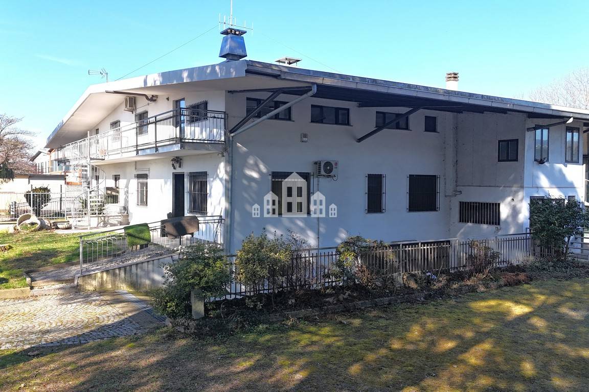 Capannone in vendita a Azeglio