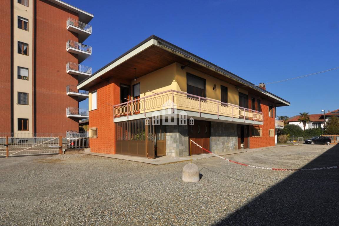 Capannone in vendita a Feletto