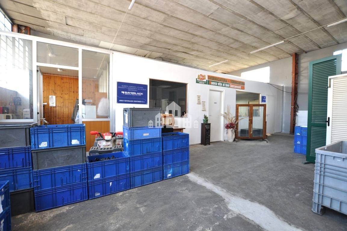 Capannone in vendita a Feletto