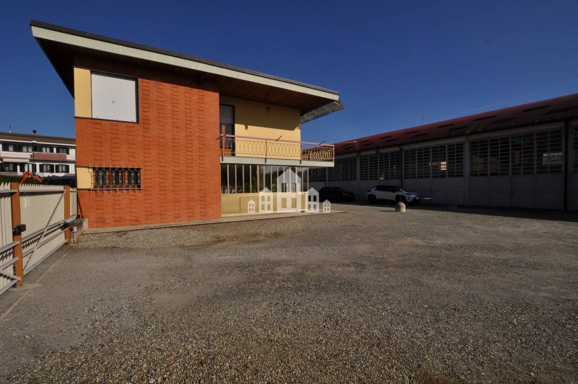 Capannone in vendita a Feletto