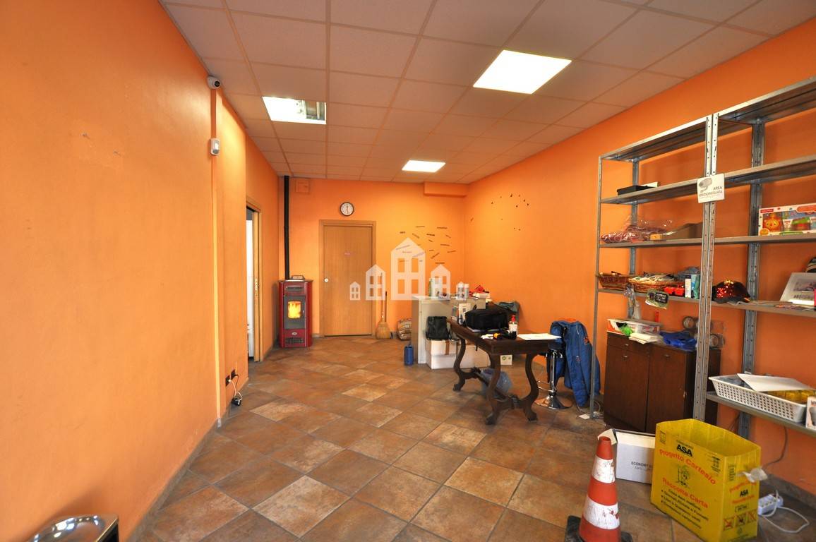 Locale commerciale in vendita a Pont-Canavese