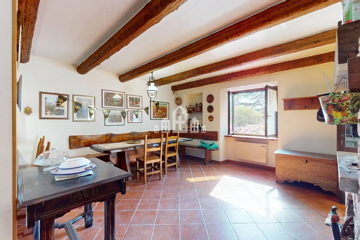 Casa semindipendente in vendita a Valchiusa, Trausella