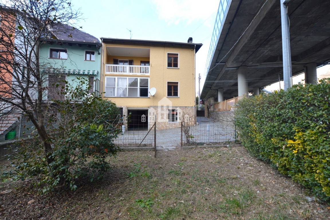 Casa semindipendente in vendita a Quincinetto