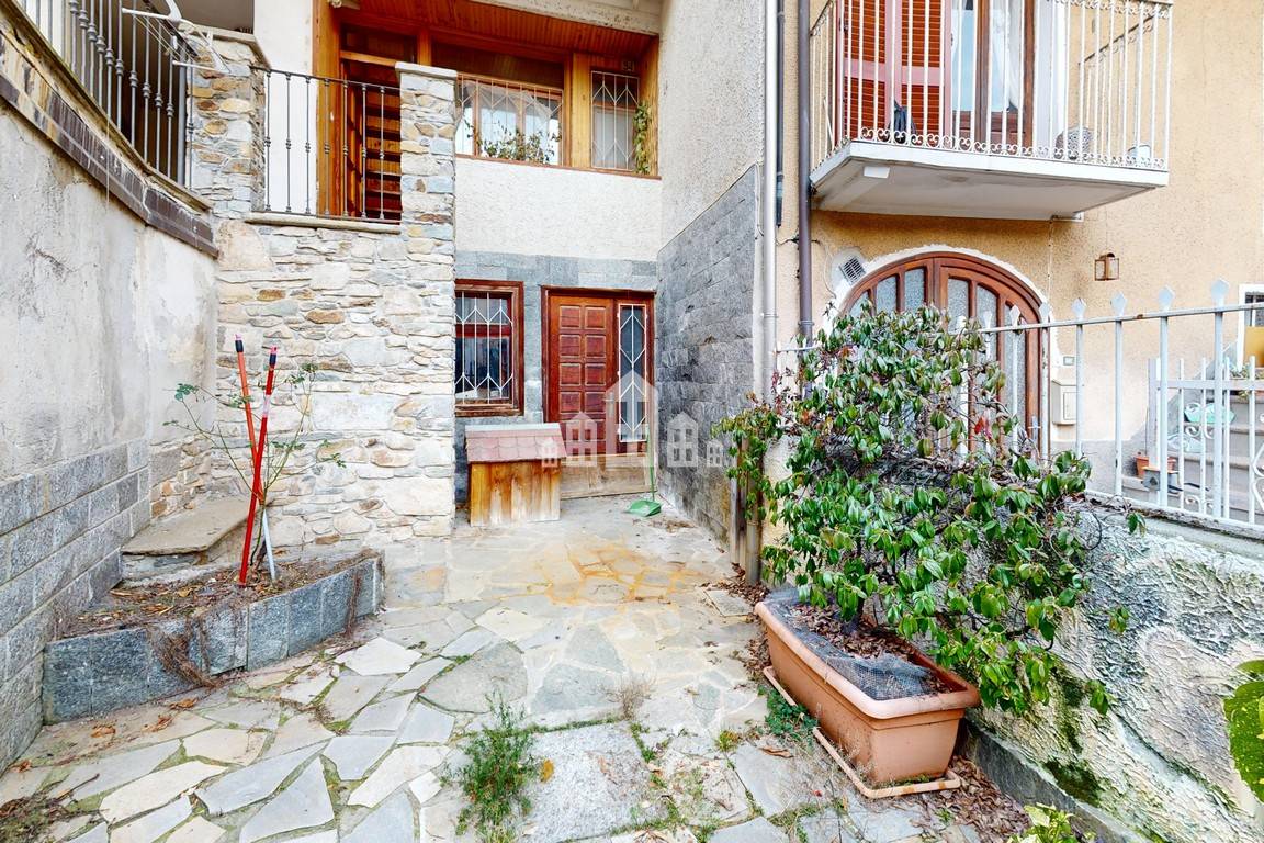 Casa semindipendente in vendita a Rueglio