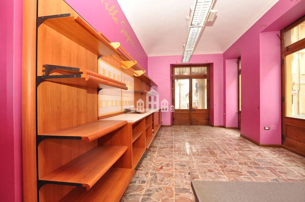 Locale commerciale in vendita a Cuorgn