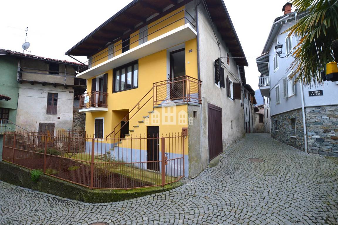 Casa semindipendente in vendita a Issiglio