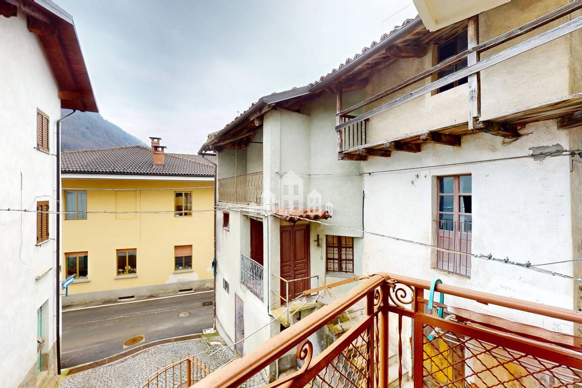 Casa semindipendente in vendita a Issiglio