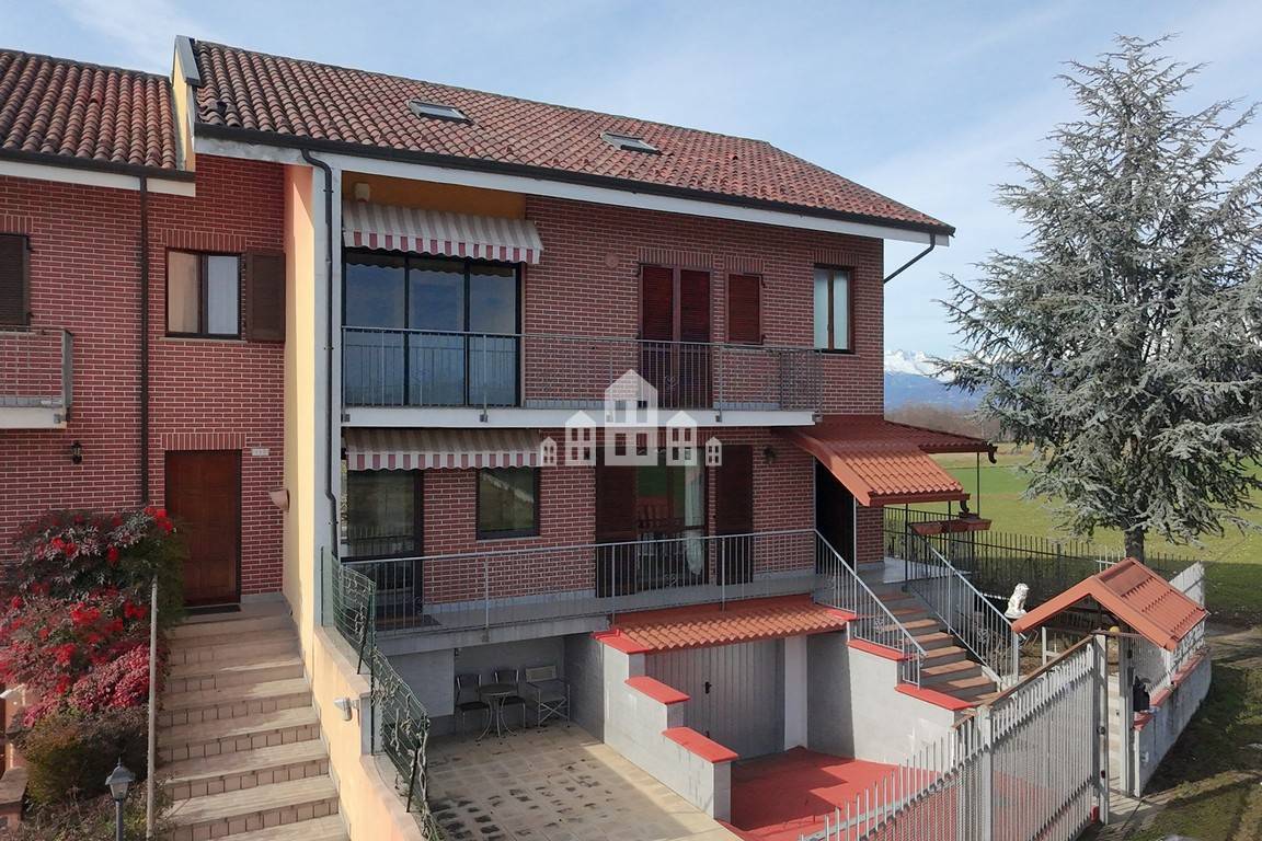 Villa a schiera di testa in vendita a San Giusto Canavese