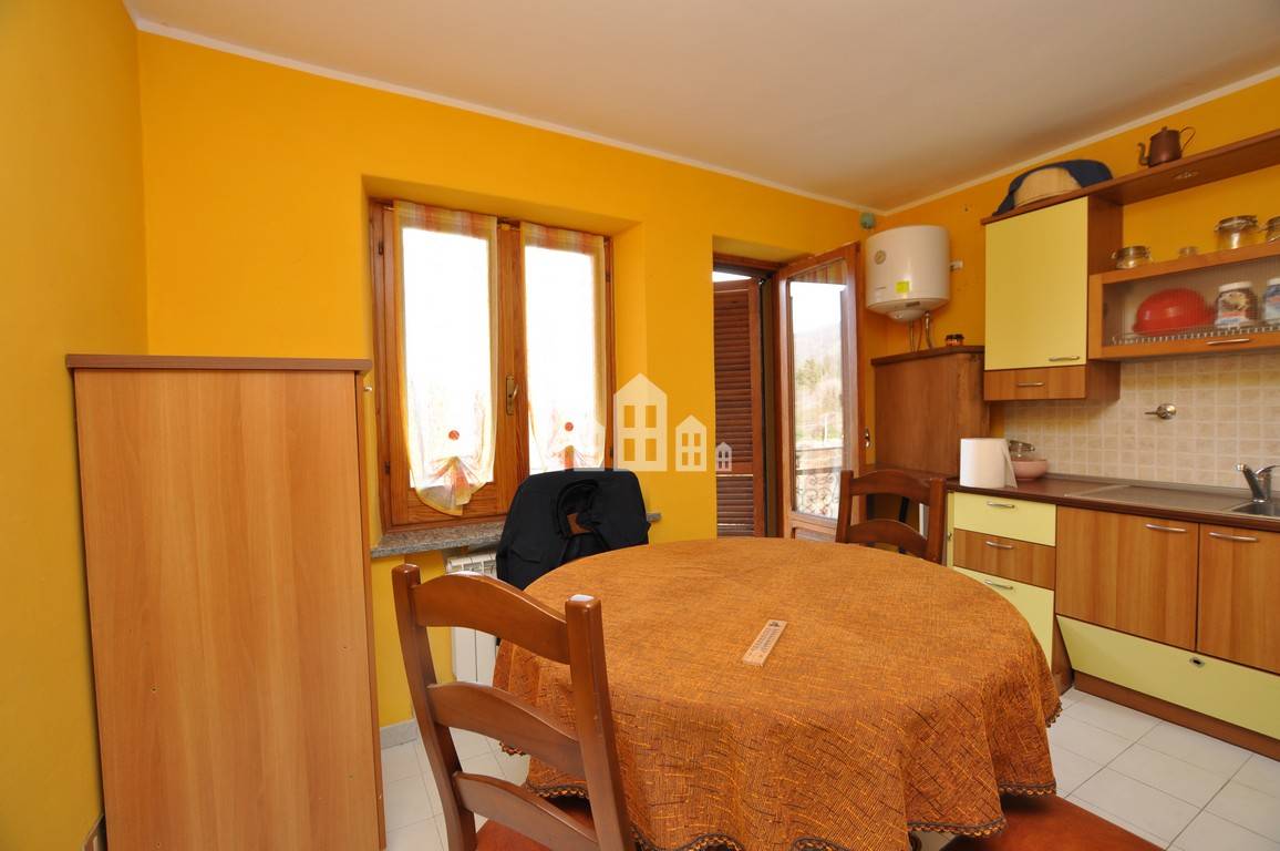 Casa semindipendente in vendita a Castelnuovo Nigra, Villa Castelnuovo