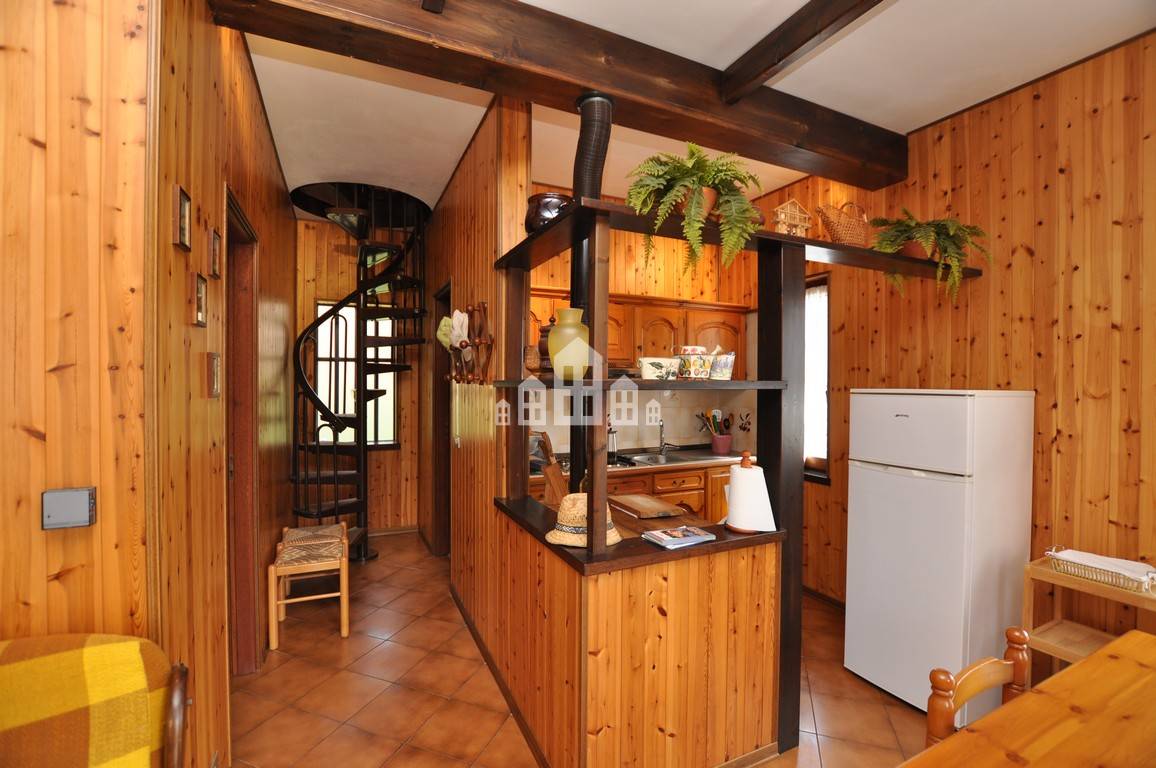 Casa indipendente in vendita a Alpette, Nero