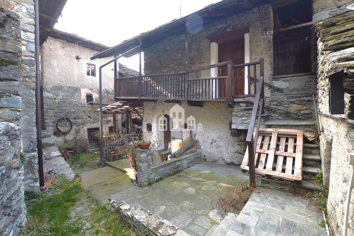 Casa semindipendente in vendita a Arnad, Ville