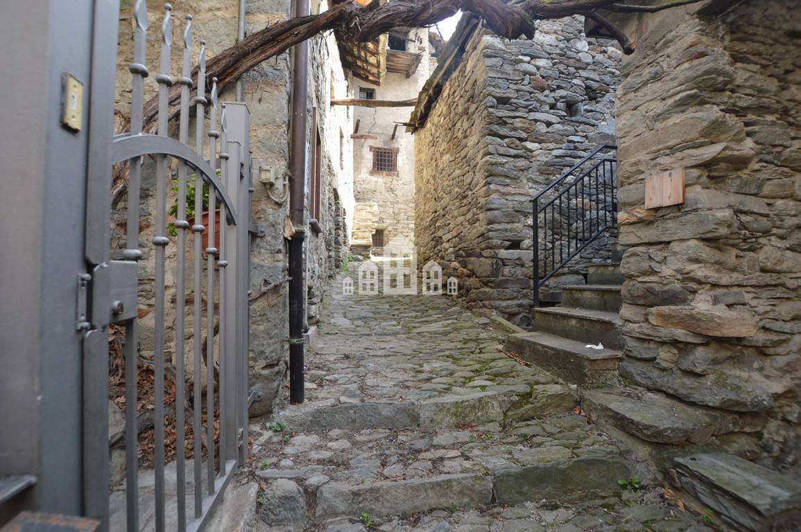 Casa semindipendente in vendita a Arnad, Ville