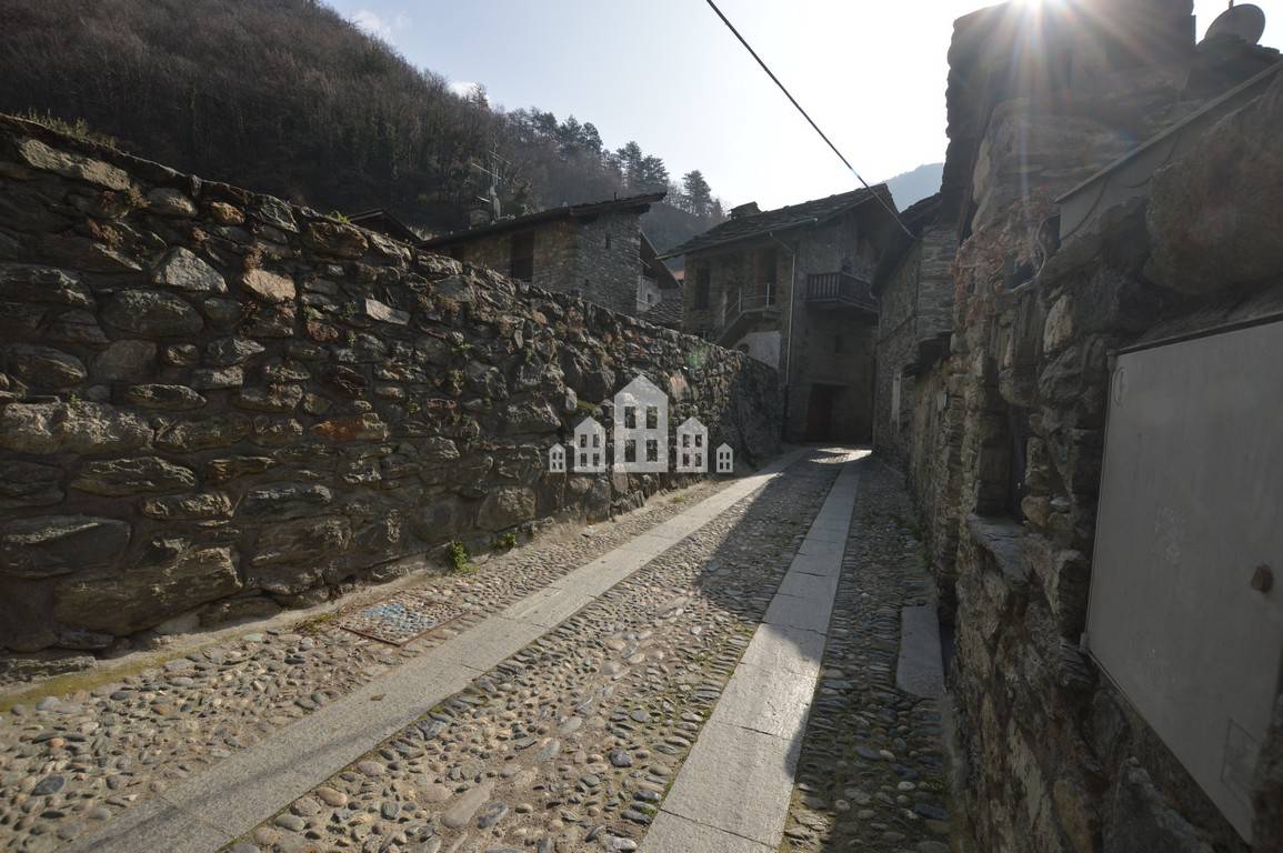 Casa semindipendente in vendita a Arnad, Ville