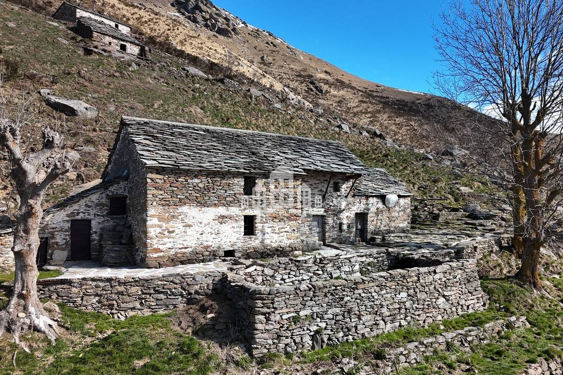 Rustico in vendita a Valchiusa, Inverso