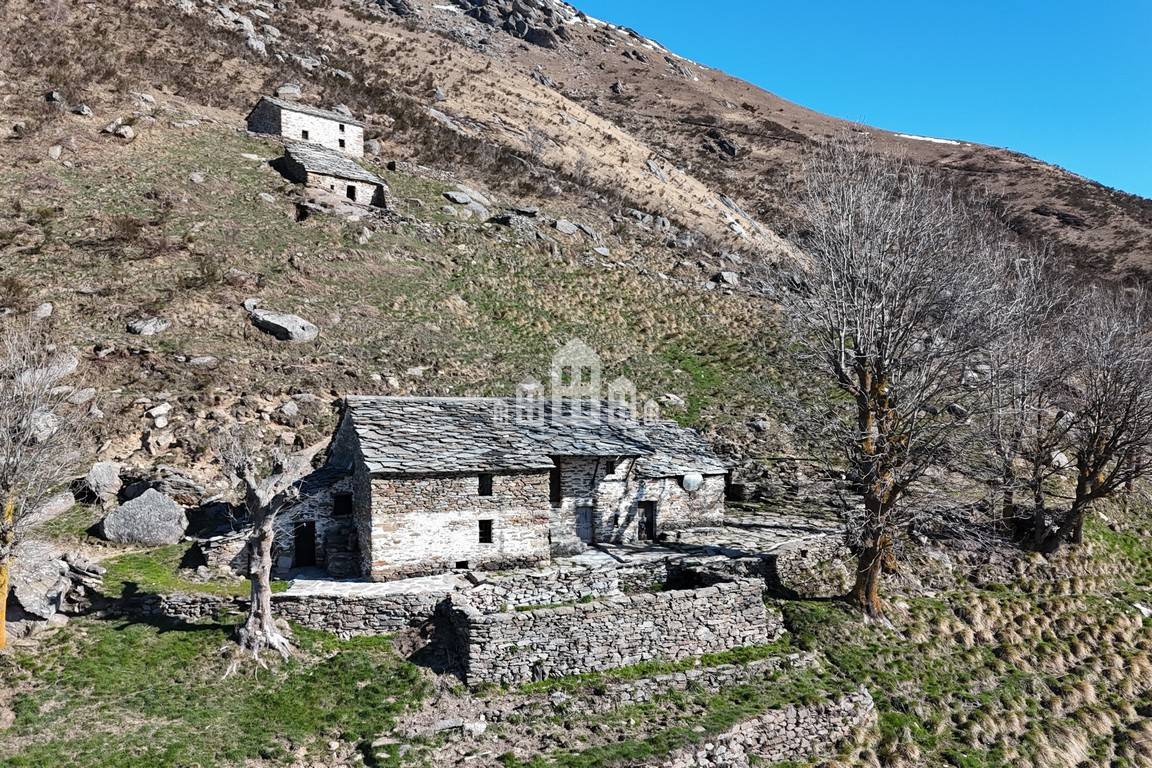 Rustico in vendita a Valchiusa, Inverso