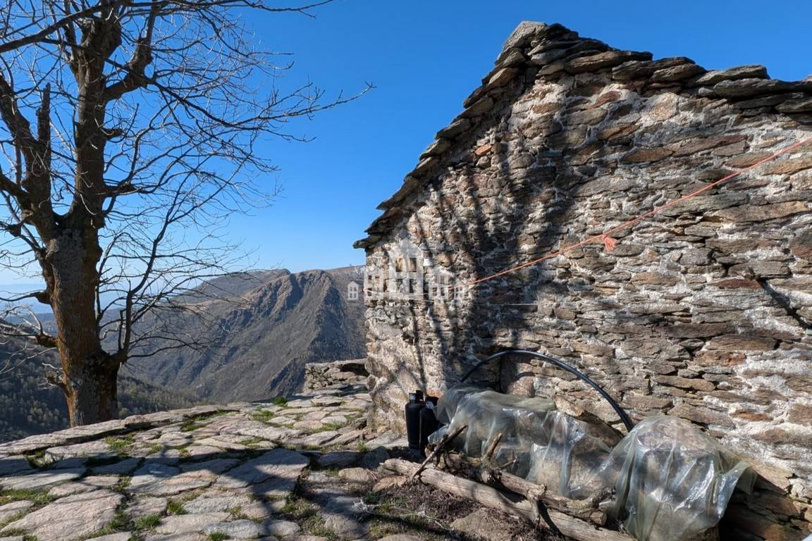 Rustico in vendita a Valchiusa, Inverso