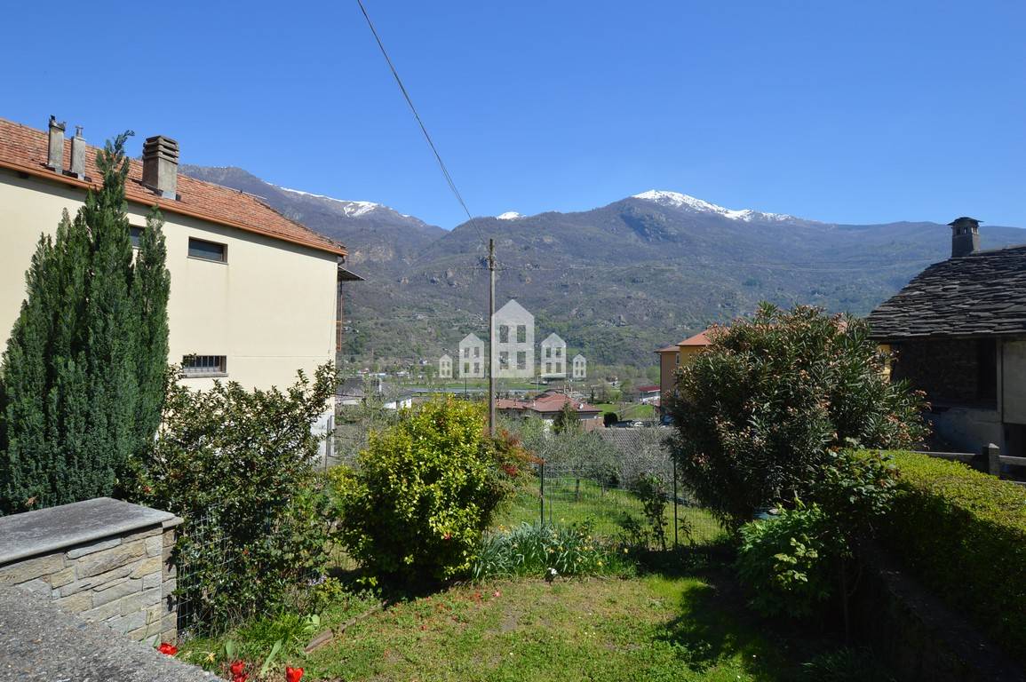 Casa semindipendente in vendita a Quincinetto