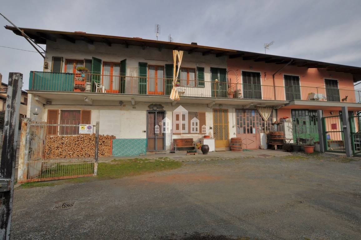 Casa semindipendente in vendita a Castellamonte, Spineto