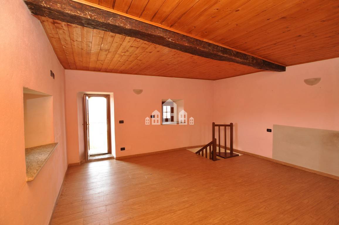 Casa semindipendente in vendita a Cuorgn, Salto