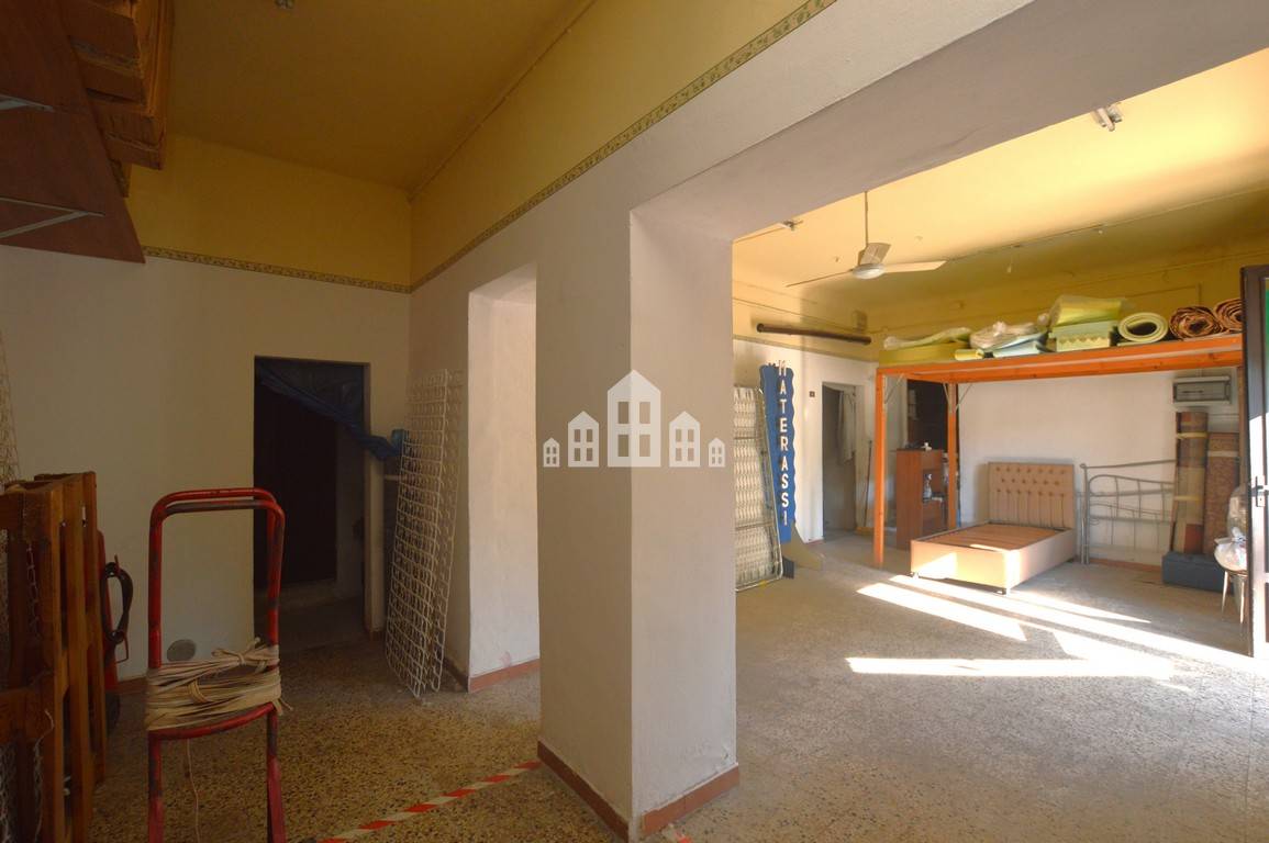 Locale commerciale in vendita a Cuorgn