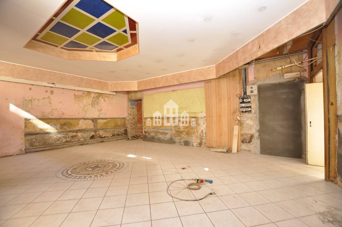 Locale commerciale in vendita a Feletto