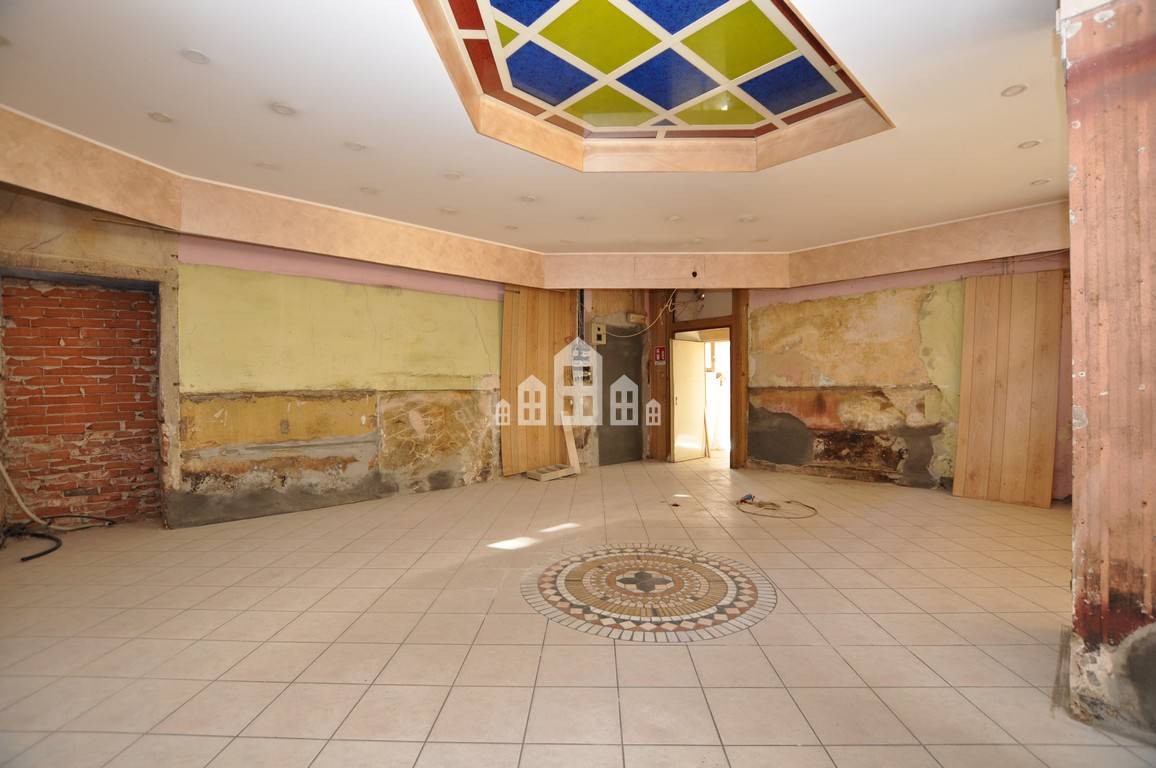 Locale commerciale in vendita a Feletto