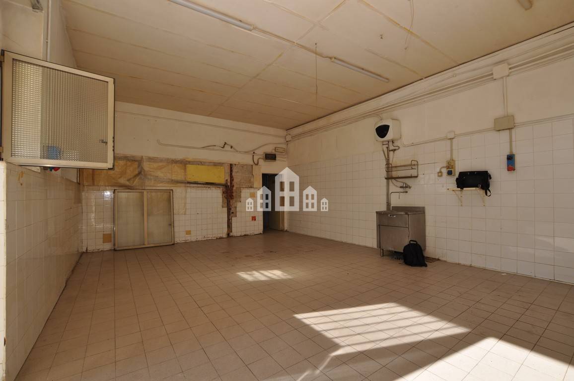 Locale commerciale in vendita a Feletto