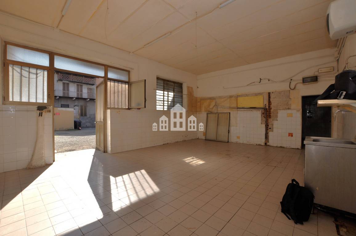 Locale commerciale in vendita a Feletto