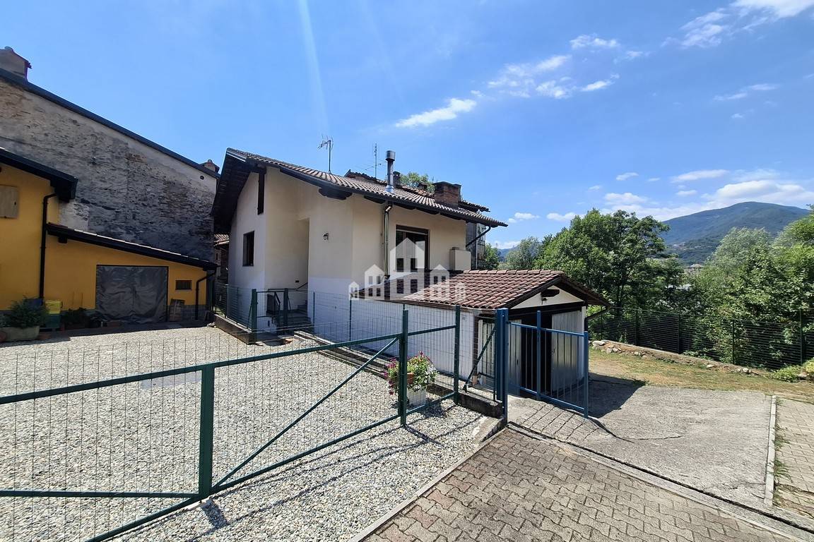 Casa semindipendente in vendita a Cuorgn, Priacco
