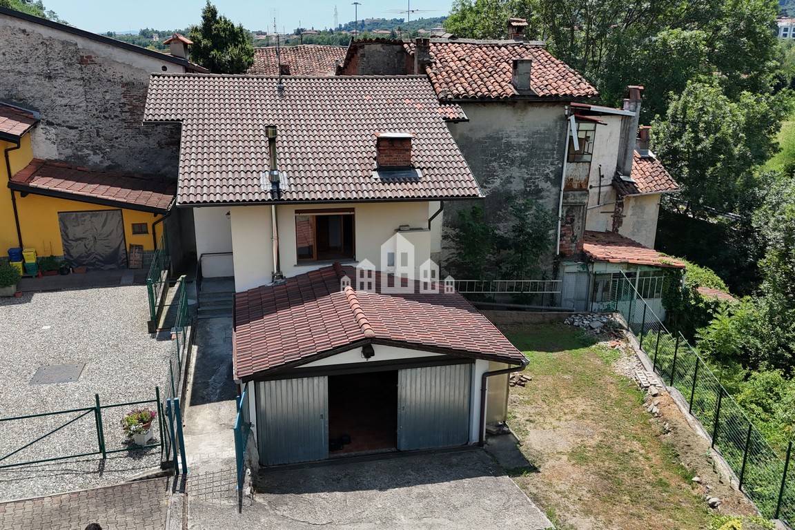 Casa semindipendente in vendita a Cuorgn, Priacco