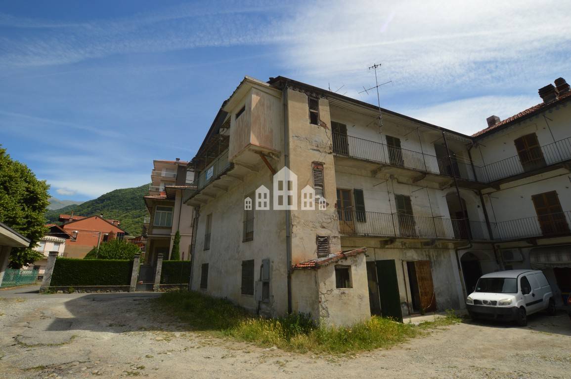 Casa semindipendente in vendita a Pont-Canavese