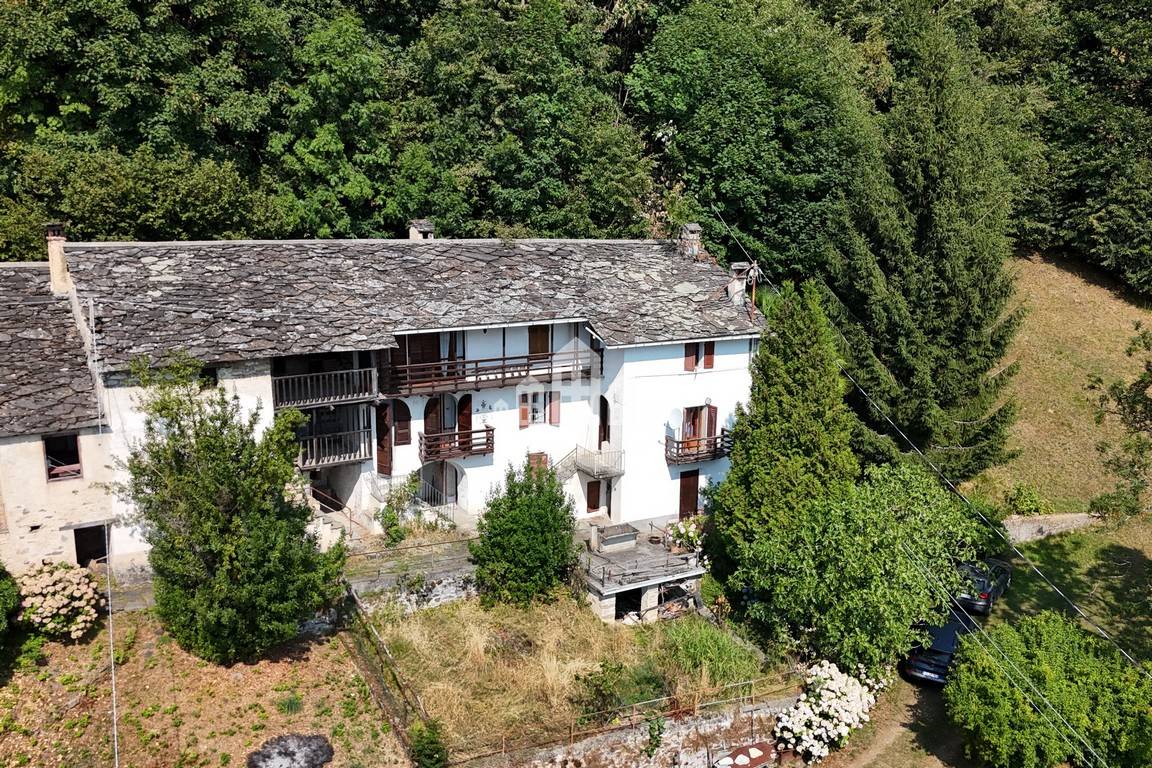 Casa semindipendente in vendita a Valchiusa, Inverso