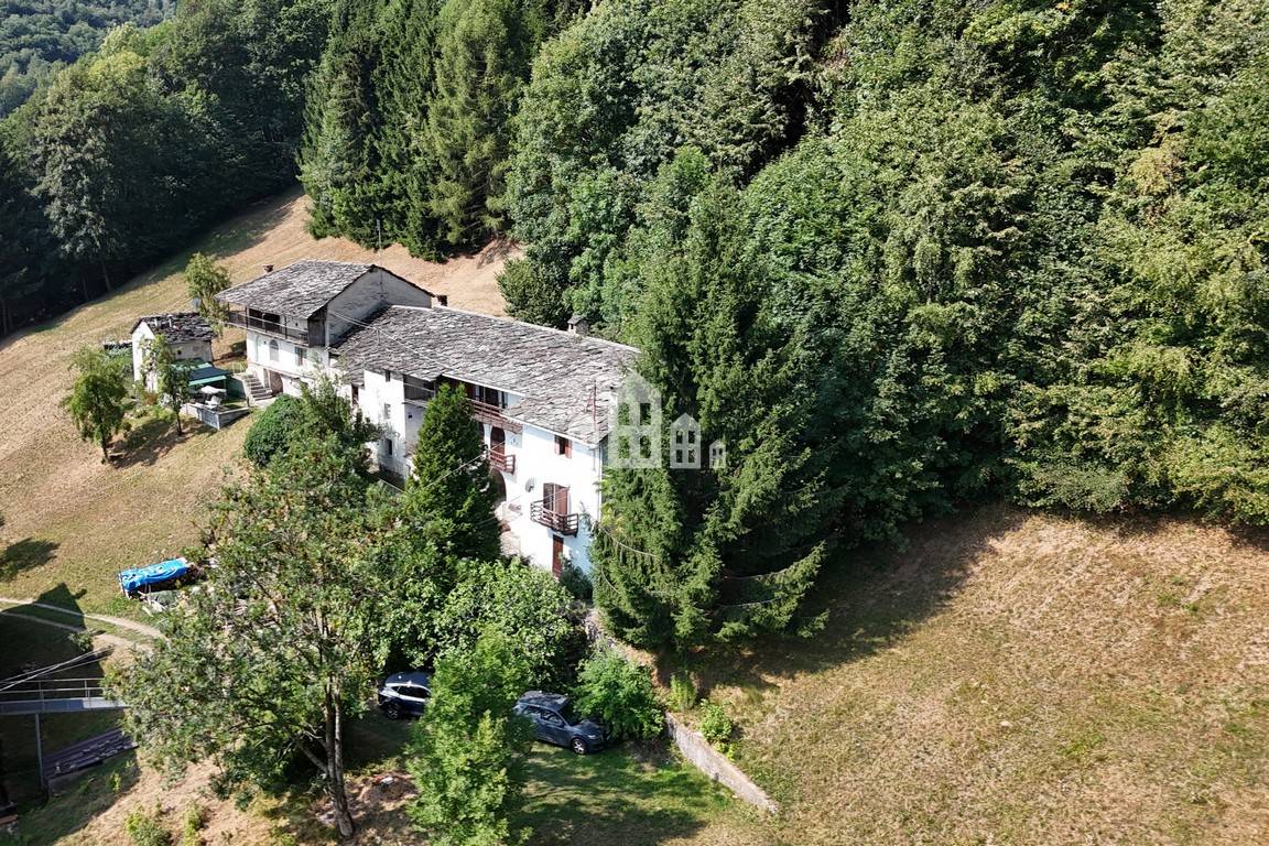 Casa semindipendente in vendita a Valchiusa, Inverso
