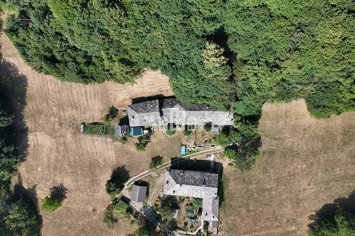 Casa semindipendente in vendita a Valchiusa, Inverso
