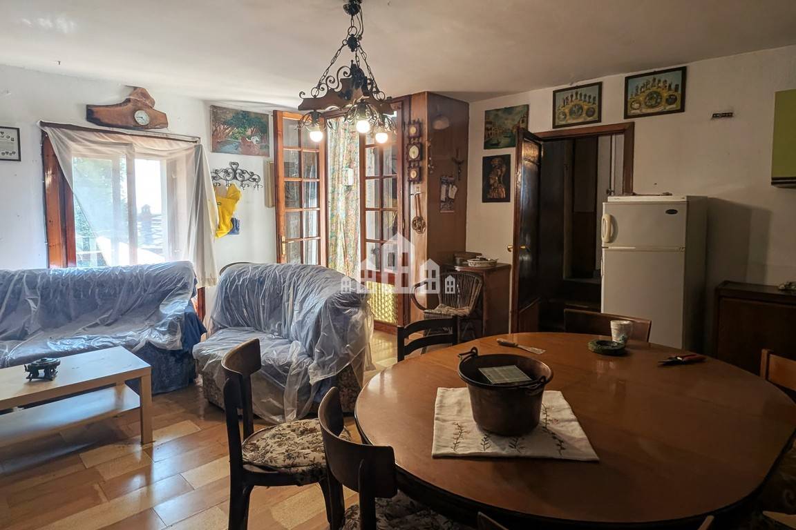 Casa semindipendente in vendita a Valchiusa, Inverso