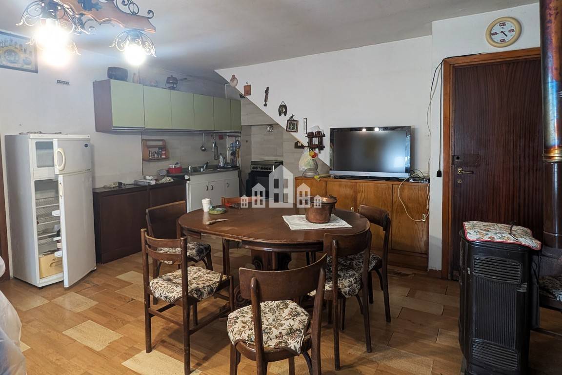 Casa semindipendente in vendita a Valchiusa, Inverso
